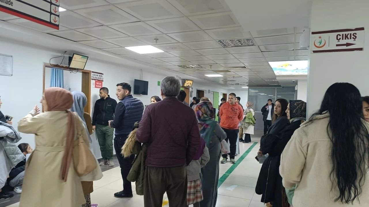 Diyarbakır’da Çocuk Acilde İzdiham: Serumlu çocuklar ayakta bekledi!
