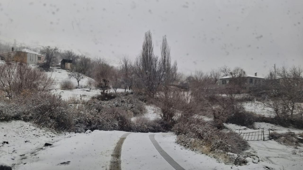 Diyarbakır Lice’ye mevsimin ilk karı düştü