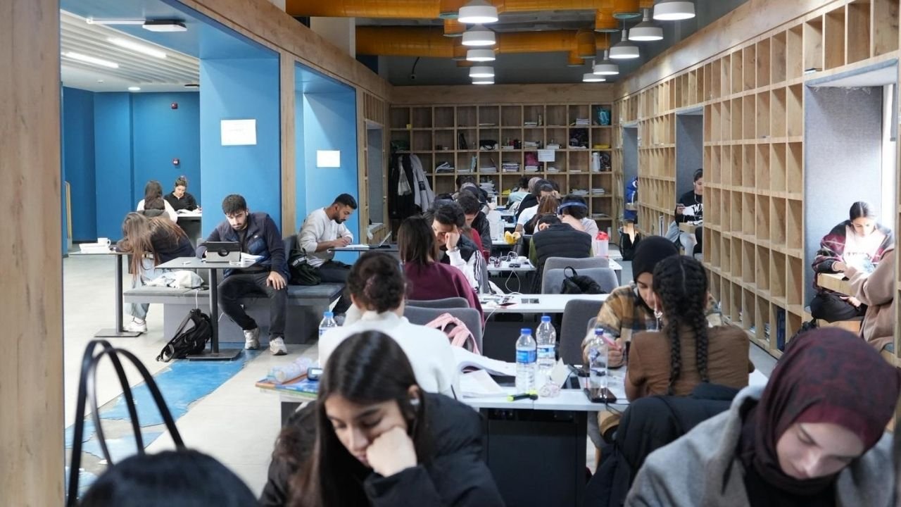 Arjen Arî Okuma Salonu gençlerin "ikinci evi" oldu!