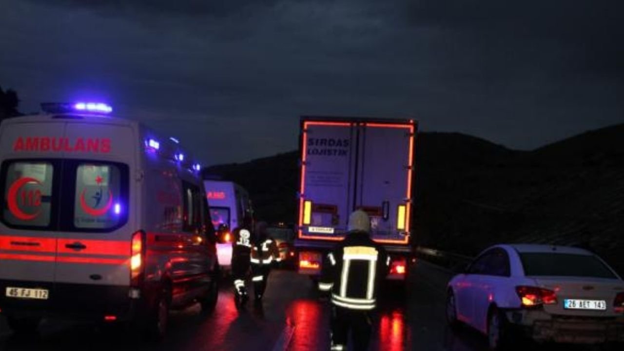 Diyarbakır’da kaygan zemin zincirleme kazaya sebep oldu; Yaralılar var