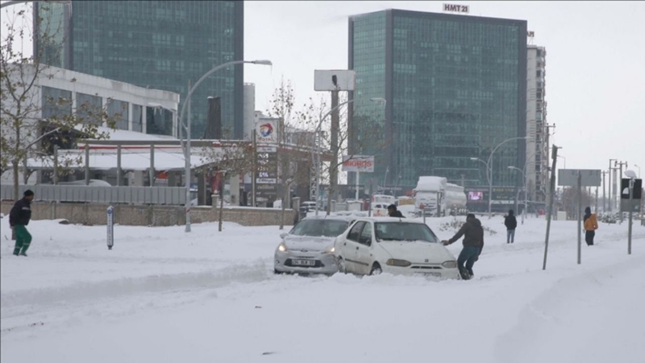 Valilikten açıklama: Diyarbakır’da kar tatili