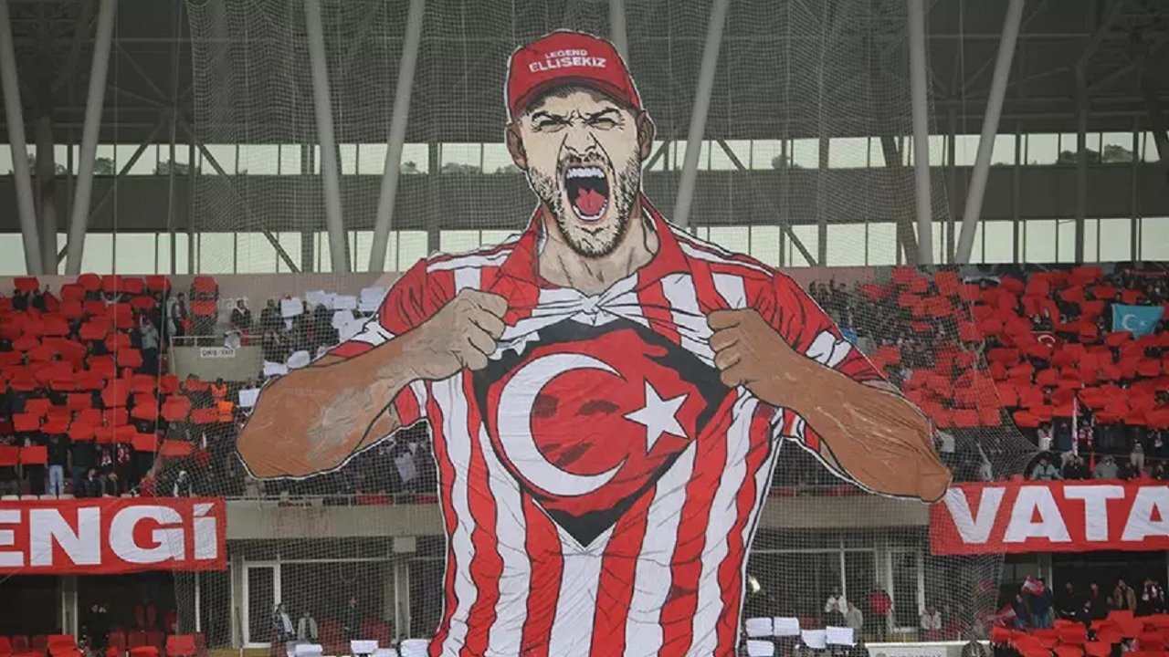 Sivasspor taraftarlarından Amedspor maçında bayrak koreografisi!