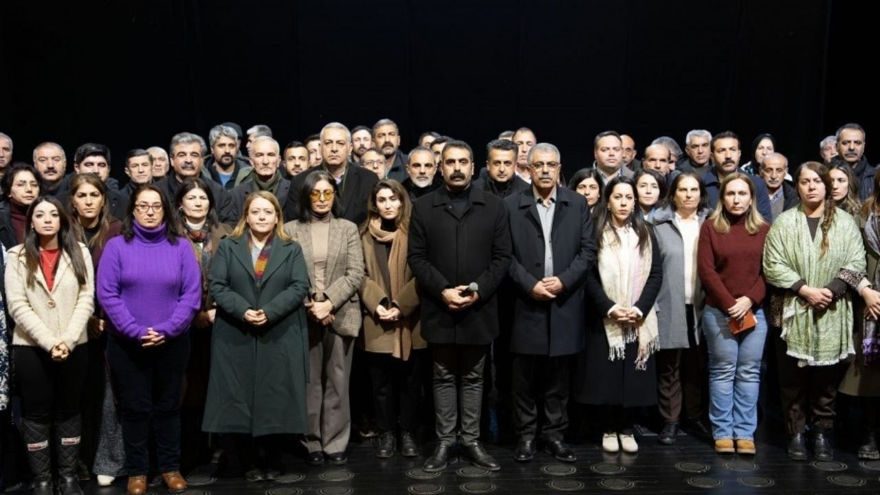 Diyarbakır'da belediye eşbaşkanlar maaşlarını bağışladı