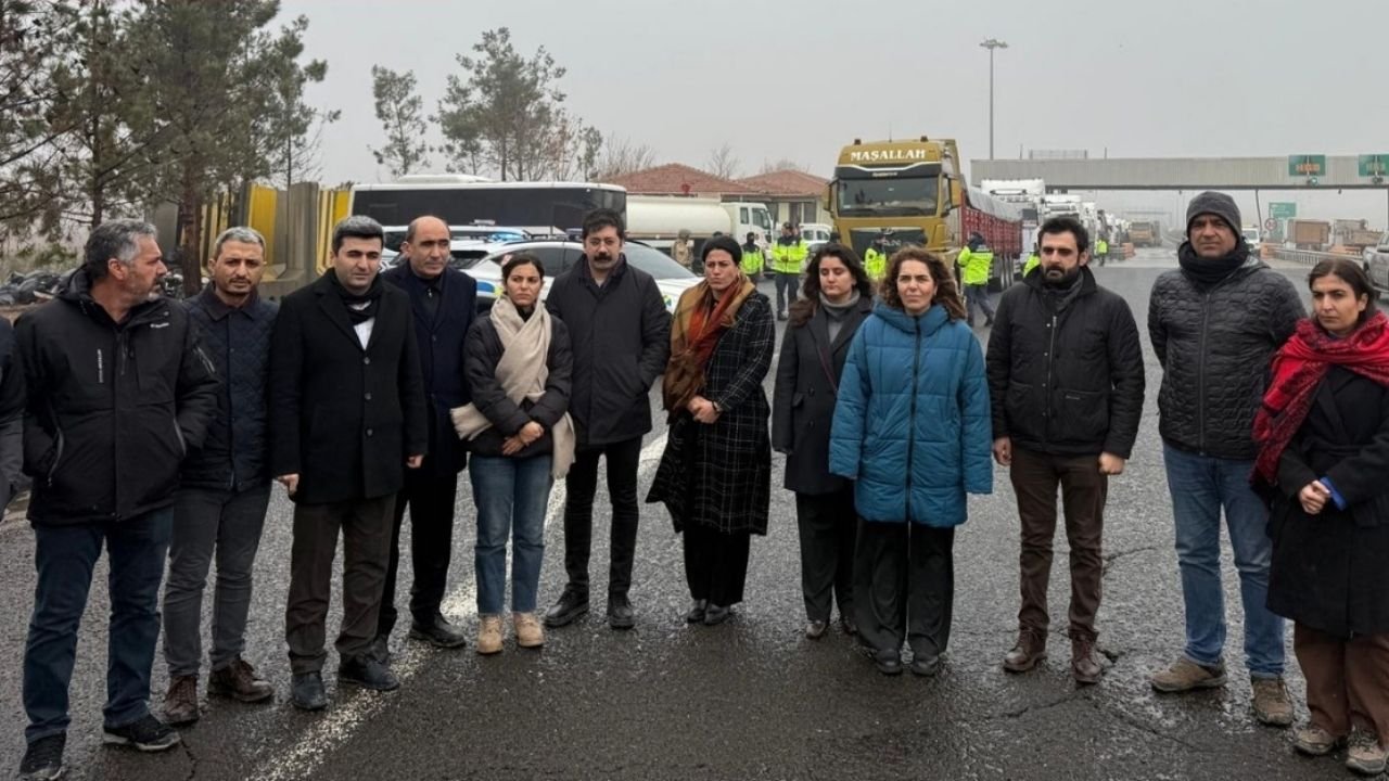 Diyarbakır’dan yola çıkan tırlar engellendi