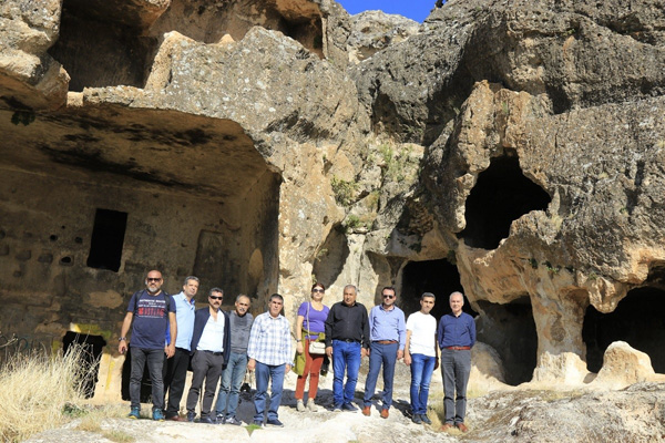 DTSO heyetinden Hasuni mağaraları ve Malabadi Köprüsüne gezi