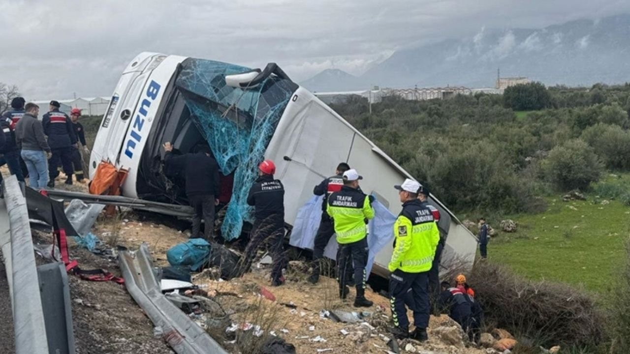 Yolcu otobüsü şarampole uçtu: En az 9 ölü, 21 yaralı