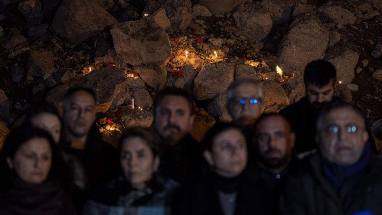 Diyarbakır | Sözen Apartmanı enkazında 04:17 anması