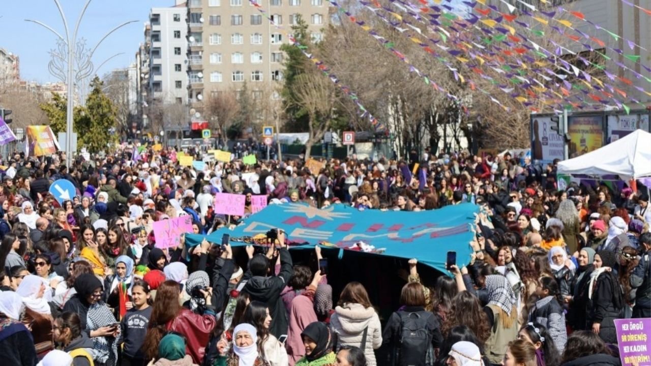 Diyarbakır’da 8 Mart Coşkusu; Kadınlar meydandaydı