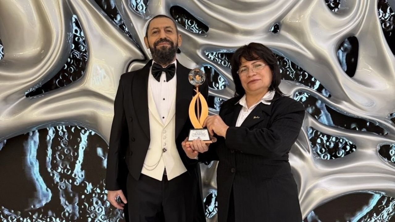 Yılın Barış İnsanı Ödülü dünyaca ünlü yazar Akif Manaf’ın