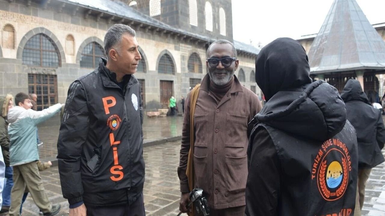 Diyarbakır’ın "yedi dilli" turizm muhafızları