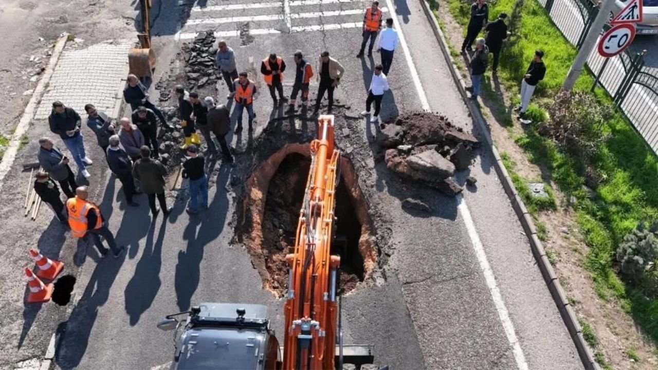 Diyarbakır’da akıl almaz olay; Asfalt çöktü, faciadan dönüldü
