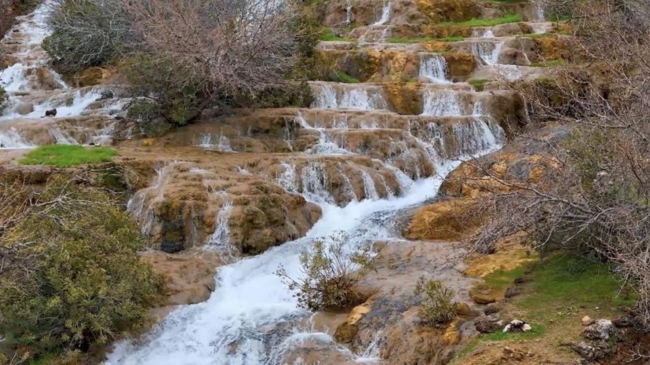 Doğa harikası Başdeğirmen Şelalesi'ne yoğun ilgi