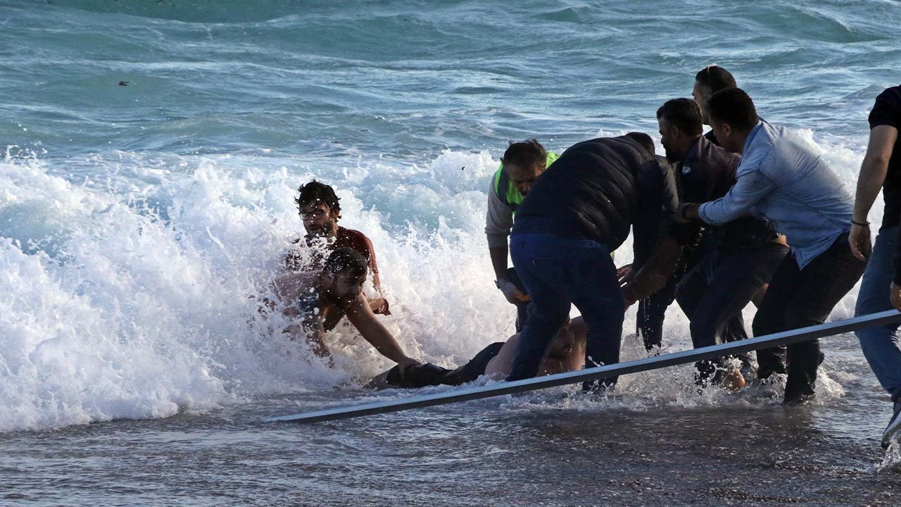 Diyarbakırlı kuzenlerin dev dalgalarda can pazarı