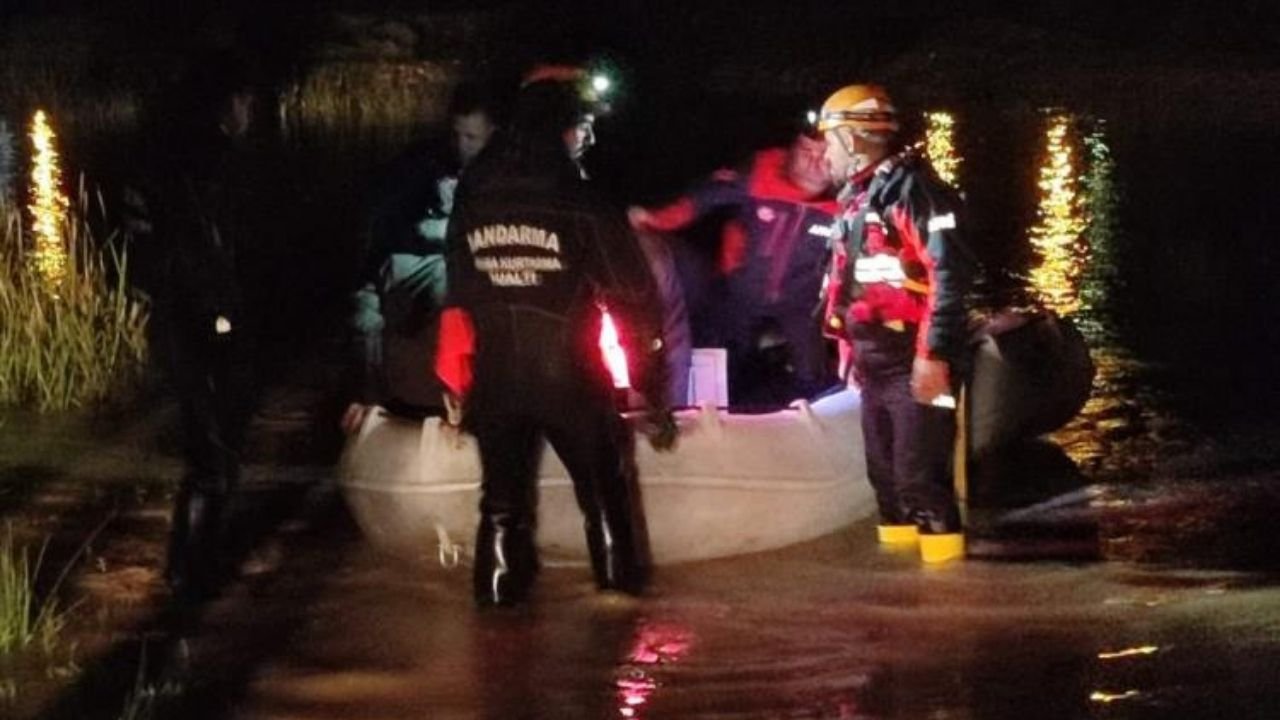 Diyarbakır'da selde mahsur kalan çoban için seferber oldular