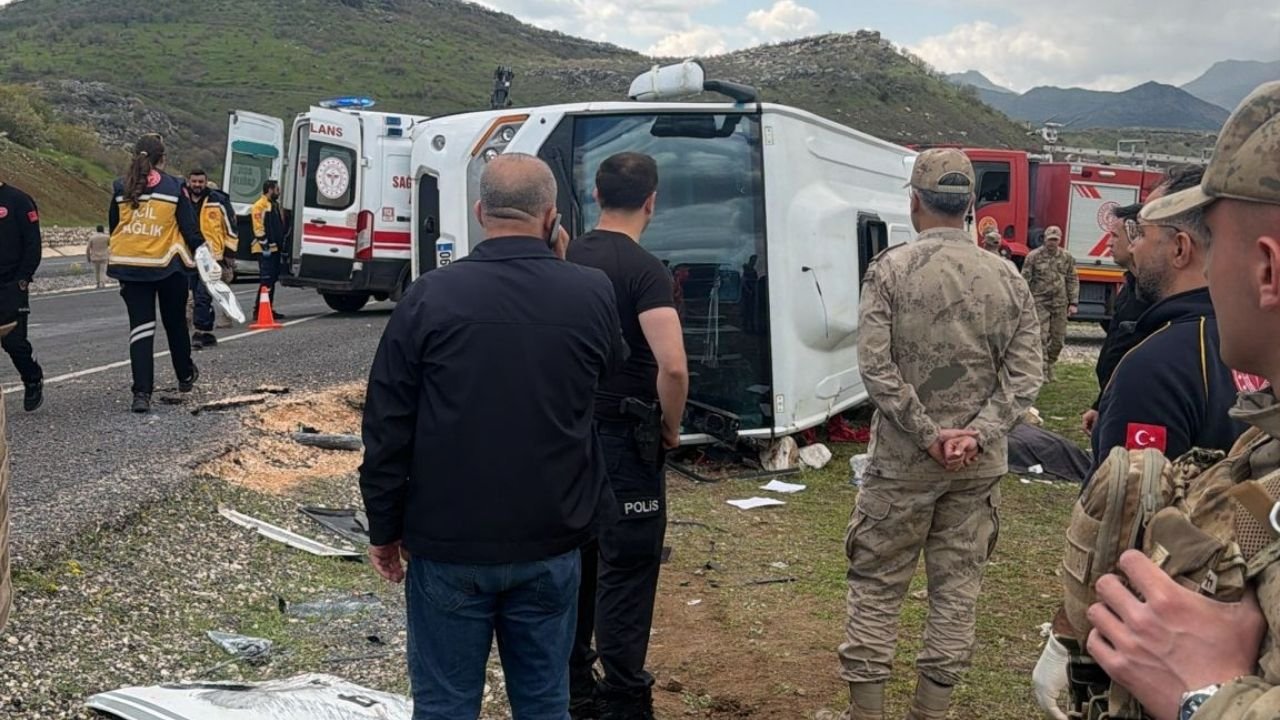 Diyarbakır-Bingöl Karayolunda feci kaza; Ölü ve yaralılar var