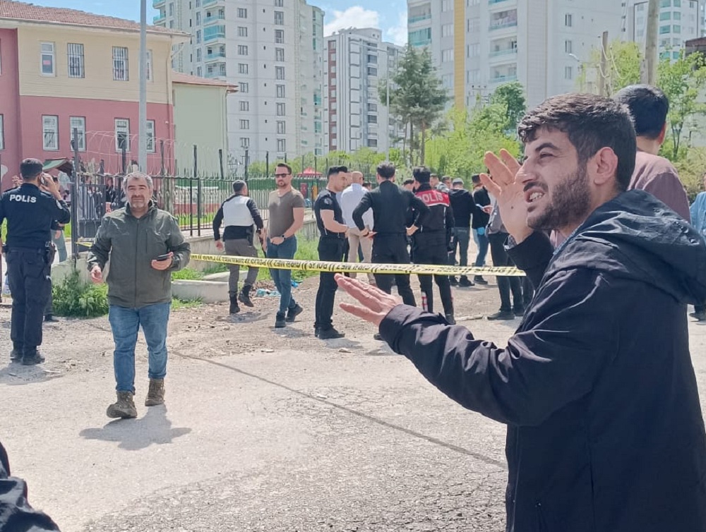 Diyarbakır’da okula silahlı saldırı paniği!