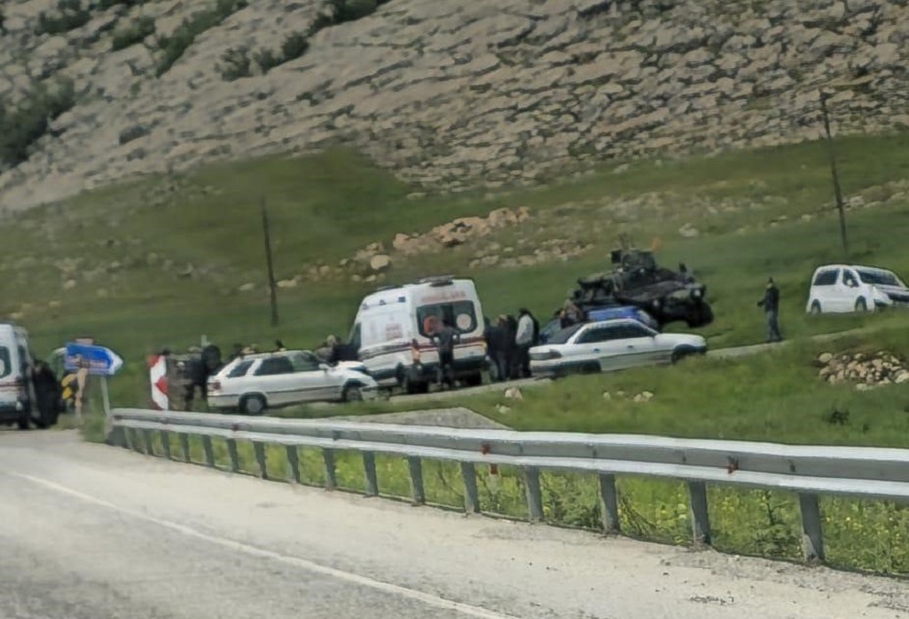 Mezuniyet kutlamasına giden öğrenciler kaza yaptı: 6 yaralı