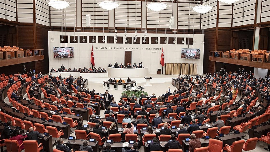 Diyarbakır vekili Meclis’te ayet okuyarak vaaz verdi