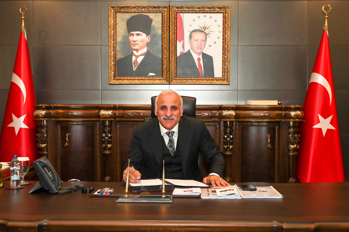 Diyarbakır Valisi Zorluoğlu’ndan 19 Mayıs Mesajı: Türkiye Yüzyıl’ının en güçlü mimarları gençlerimiz olacak