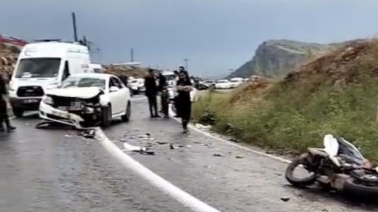 Diyarbakır'da otomobil ile motosiklet kafa kafaya çarpıştı