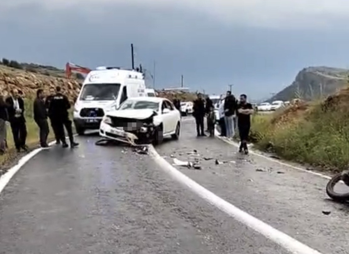Diyarbakır’da otomobil ile motosiklet kafa kafaya çarpıştı: 1 yaralı