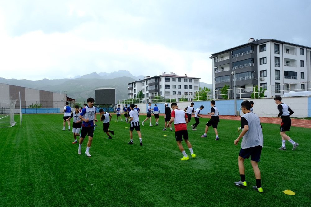 Amedspor’un gelecek yıldızları Tunceli’de sahneye çıktı:  Akademi seçmelerine büyük ilgi!