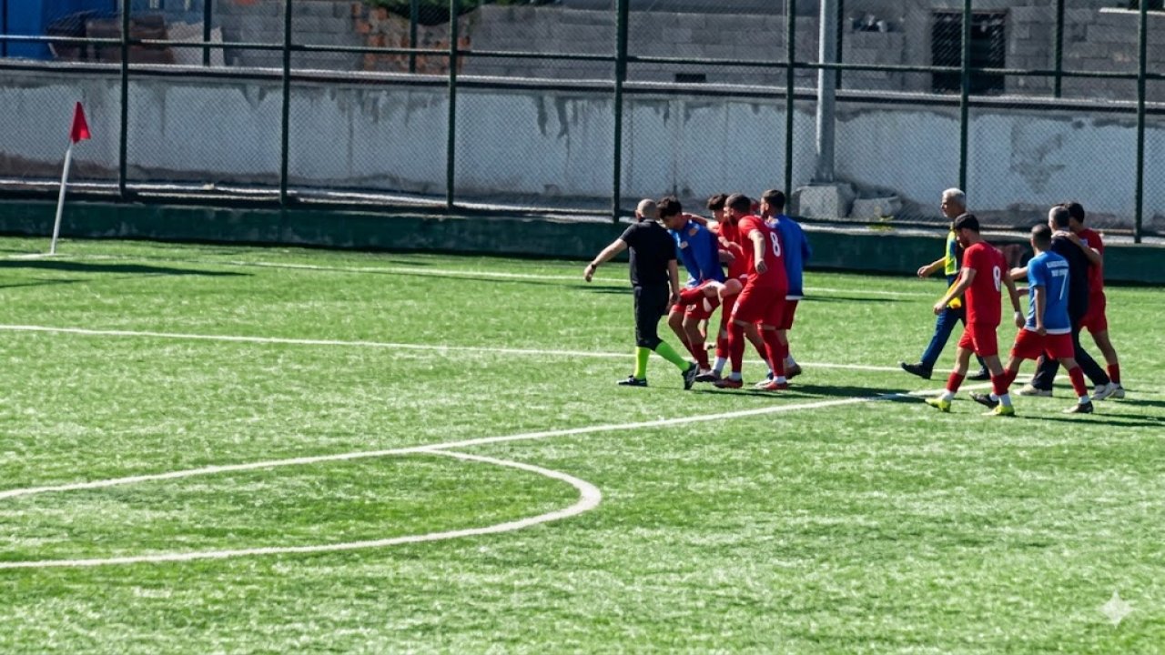 Diyarbakır’da amatör maçta skandal görüntü; Futbolcu sağlığı yerlerde
