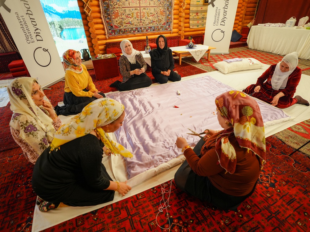 Diyarbakır'ın unutulmaya yüz tutan evlilik gelenekleri gün yüzüne çıktı; ‘Aile Sandığı’ açıldı