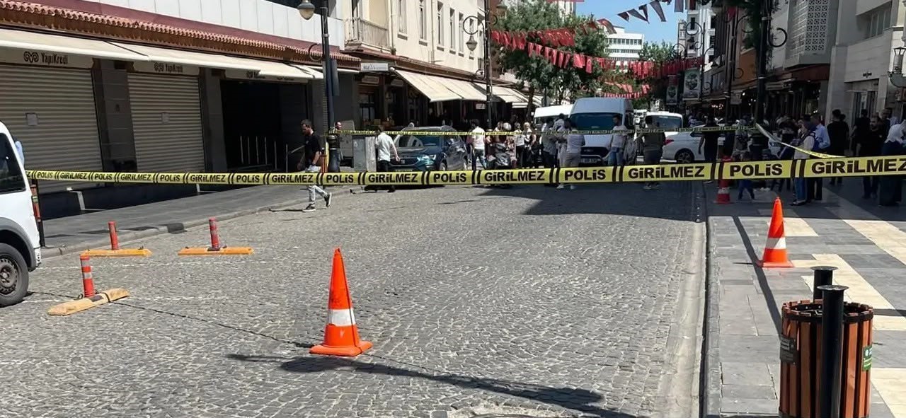 Diyarbakır’da Yapı Kredi Bankası Şubesi'ne silahlı saldırı