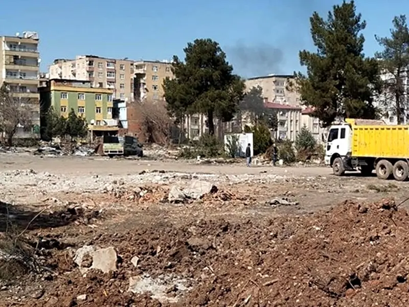 Diyarbakır'da Eski Polis Okulu Arazisi İçin Büyük Tartışma! "Emniyet mi, Hastane mi?"