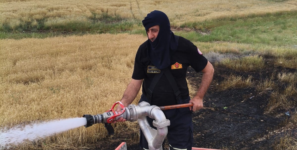Silvan’da Korku Dolu Dakikalar: Rüzgar Alevleri Körükledi, Facianın Eşiğinden Dönüldü!