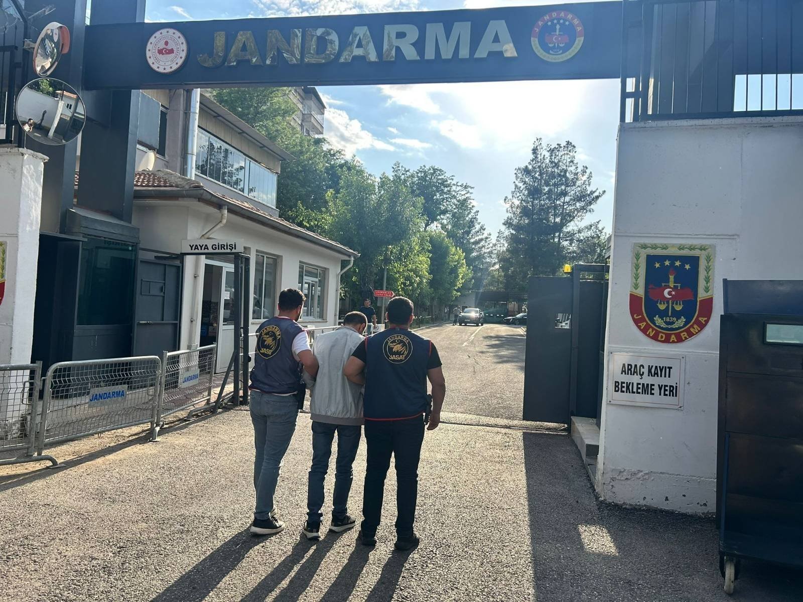 Diyarbakır'da nefes kesen operasyon: Firari suçlulara JASAT darbesi!