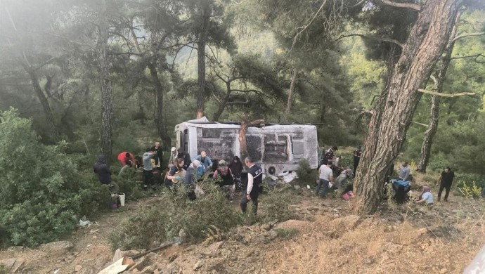 Tarım işçilerinin servisi devrildi: Çok sayıda yaralı…