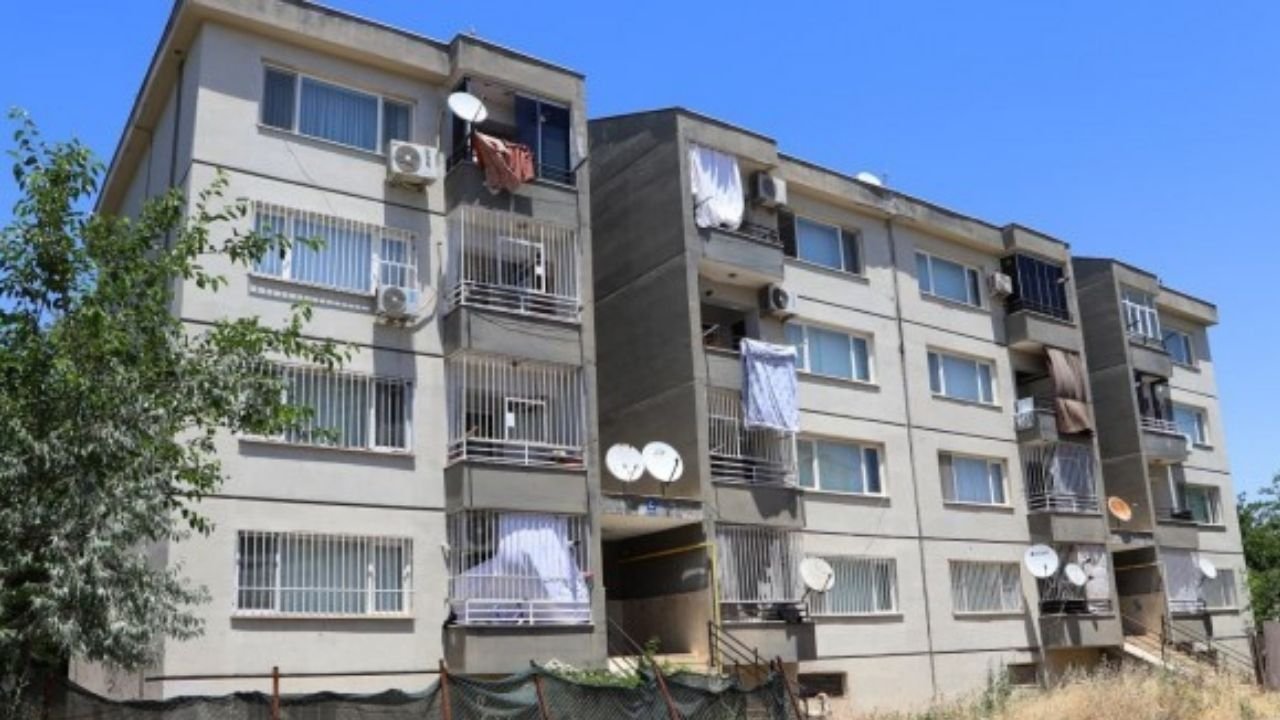 Diyarbakır’da 'sosyal konut' krizi: 17 belediye çalışanının sözleşmesi feshedildi