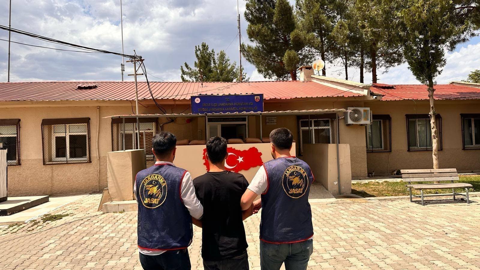 Diyarbakır’da firarilerin kaçış planı suya düştü: 141 kişi kıskıvrak yakalandı!