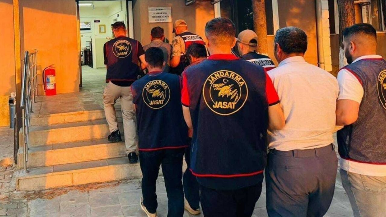 Diyarbakır’da firarilerin kaçış planı suya düştü: 141 kişi kıskıvrak yakalandı!