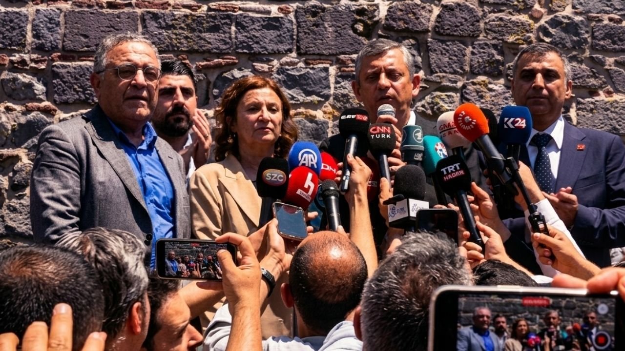 Özgür Özel Diyarbakır'a Demirtaş’ın selamı ile geldi; Başımızın üstündedir