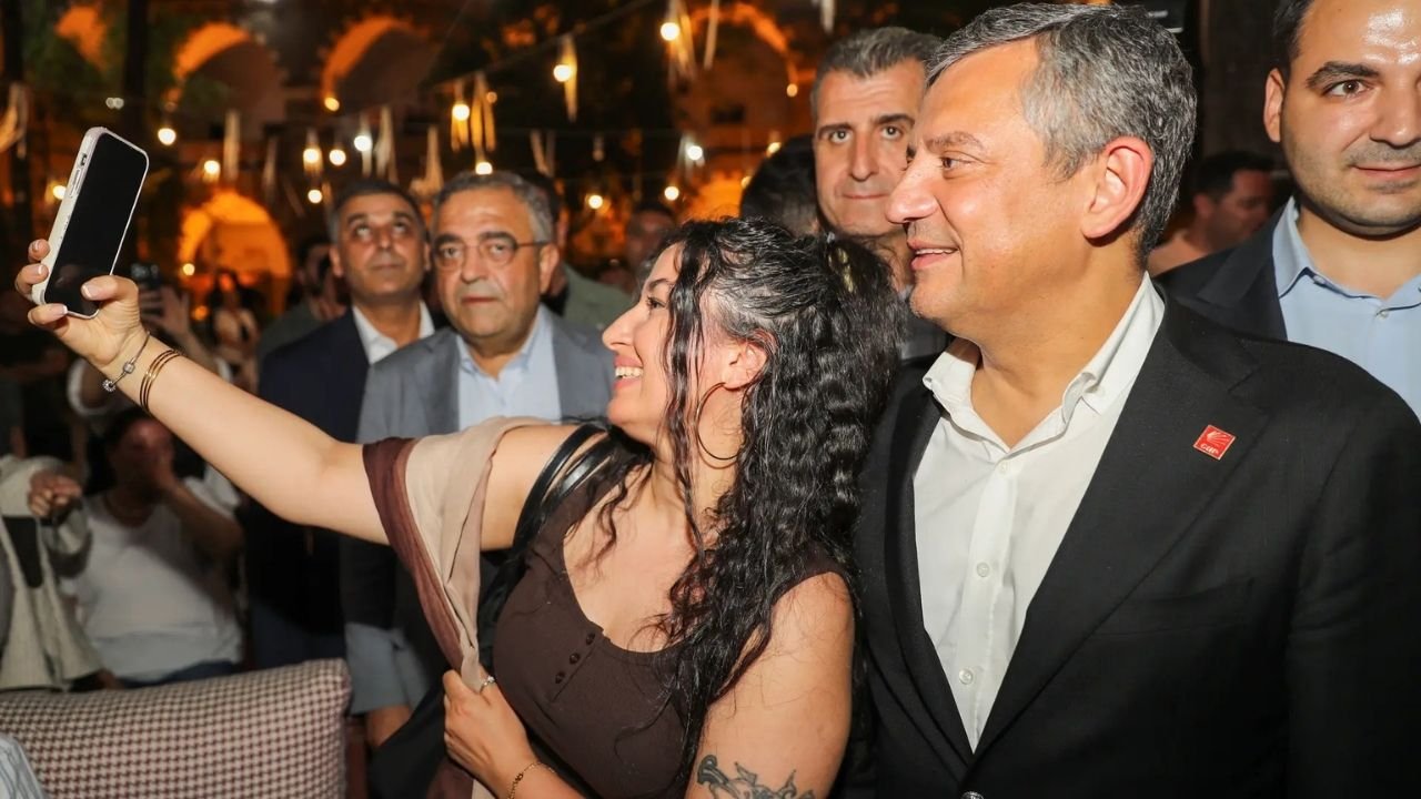 Özel Diyarbakır’da gençlerle buluştu: CHP’nin seçimlere girememe riski var