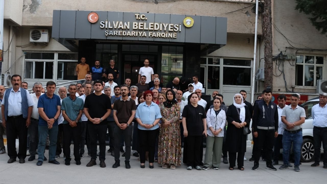 Diyarbakır Silvan Belediyesi'ne saldırı: Arkasında çetevari gruplar var
