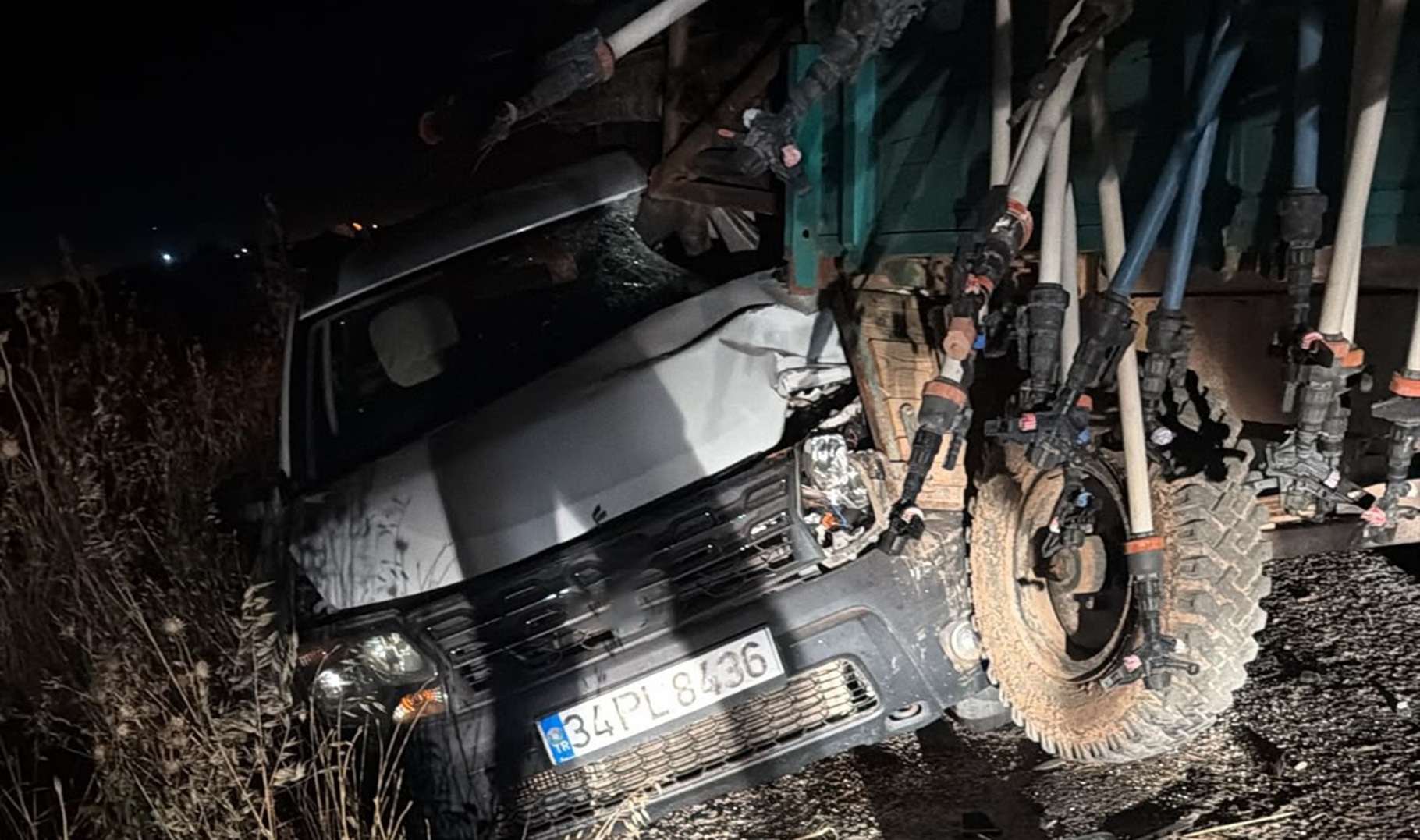 Diyarbakır’da otomobil park halindeki traktöre çarptı: 1 yaralı