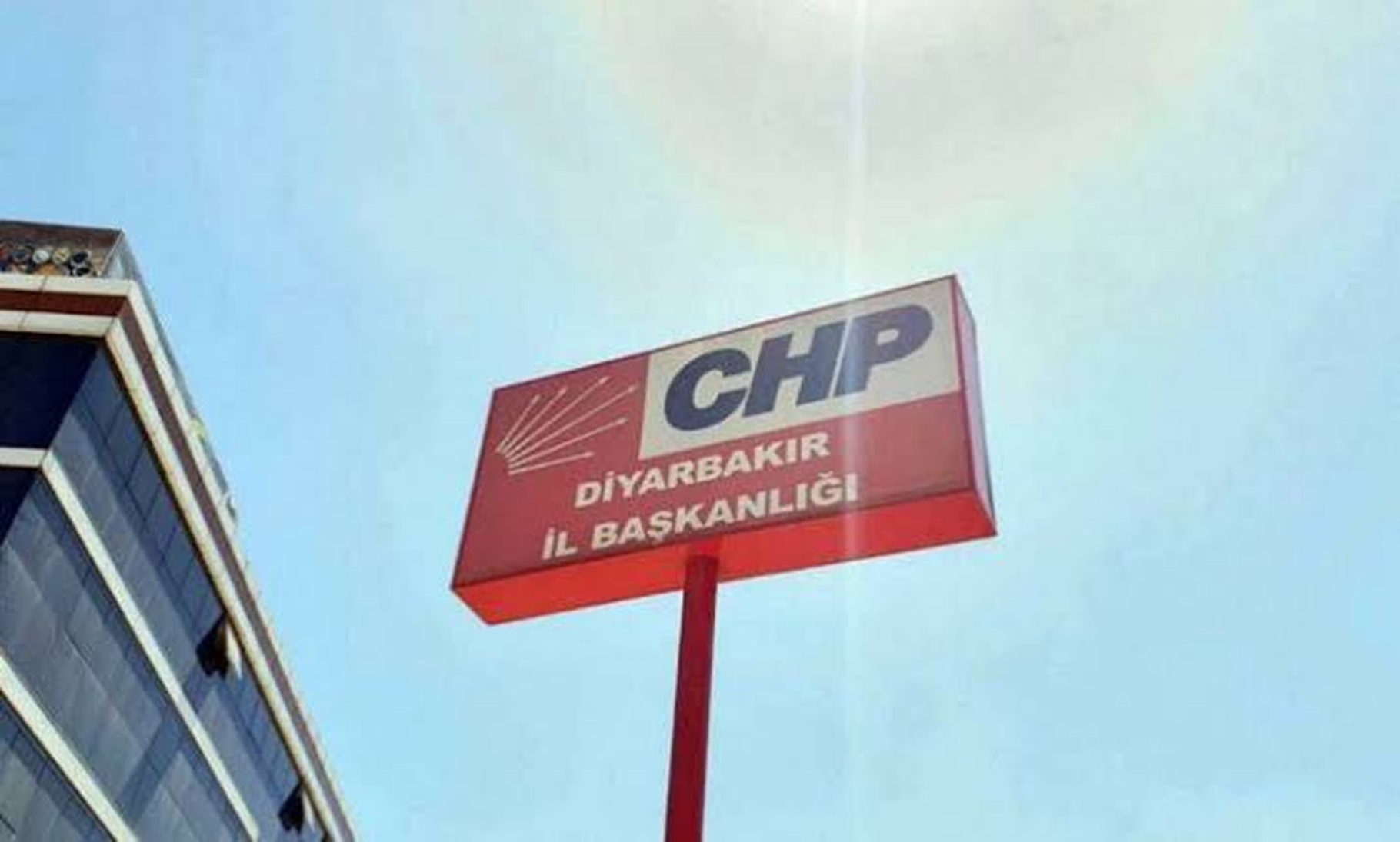 Diyarbakır’da CHP ilçe başkanı ve oğluna kenevir gözaltısı!