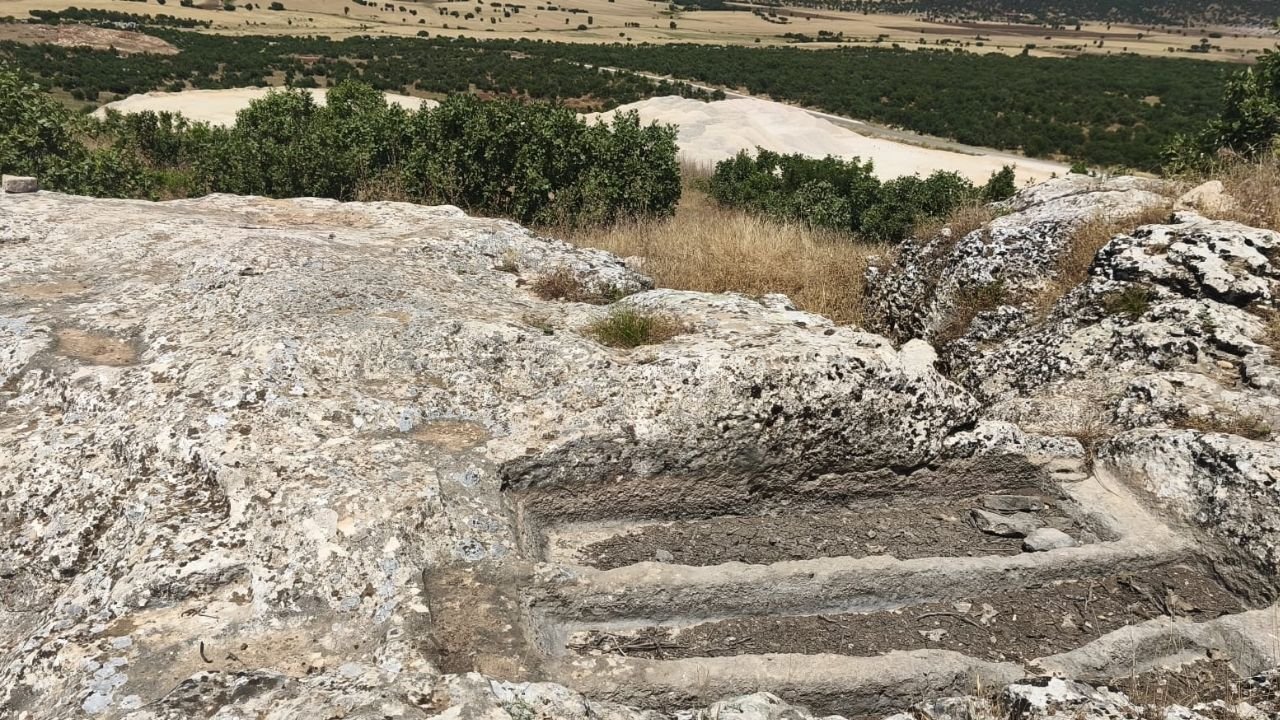 Diyarbakır Lice’de Kültür Katliamı: Tarihi Kaya Mezarları taş ocağına feda ediliyor