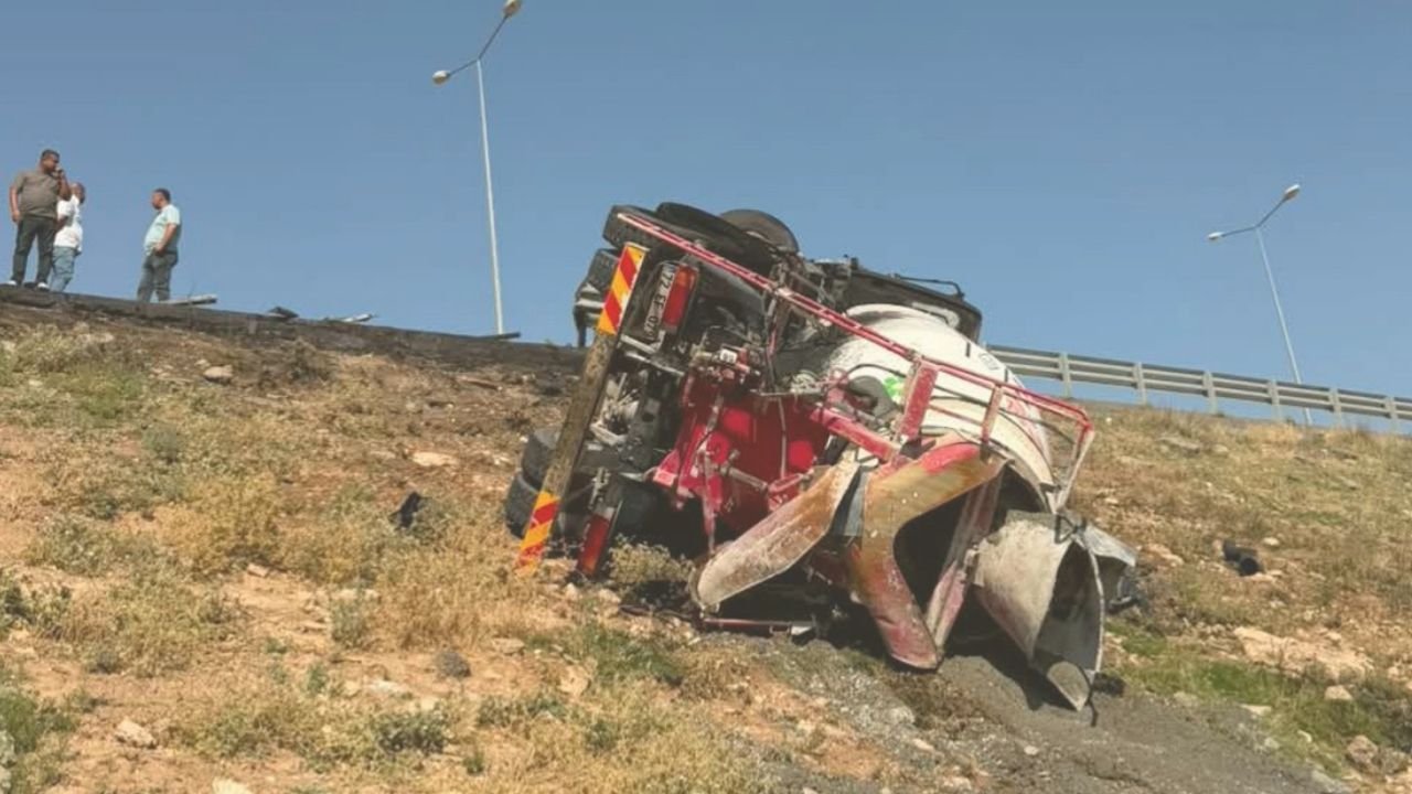 Diyarbakır'da şarampole devrilen beton mikserinde can pazarı
