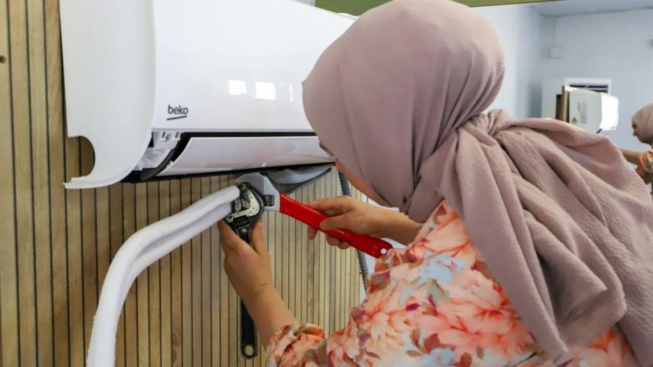 Diyarbakır’da klimalar kadın ustalara emanet