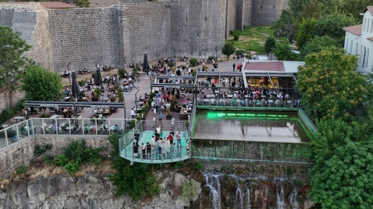 Diyarbakır  Büyükşehir Belediyesi sosyal tesisine silahlı saldırı