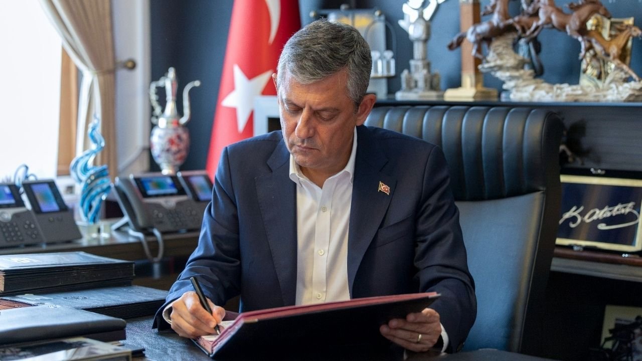CHP'de tarihi kırılma: Özgür Özel ve 91 milletvekili istifa ederek 'YENİ Parti'yi kurdu