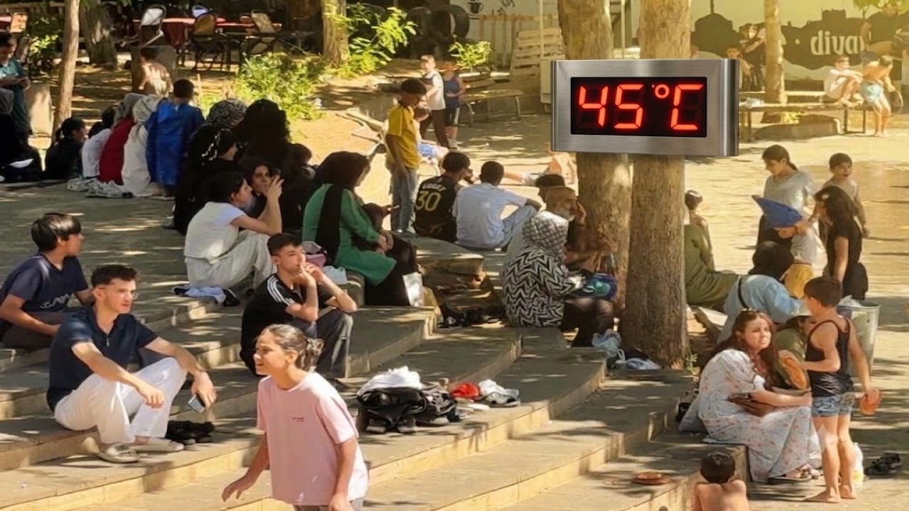 Diyarbakır’da kavurucu sıcaklar: Hissedilen sıcaklık 50 dereceyi aştı, termometreler 45’i gösterdi