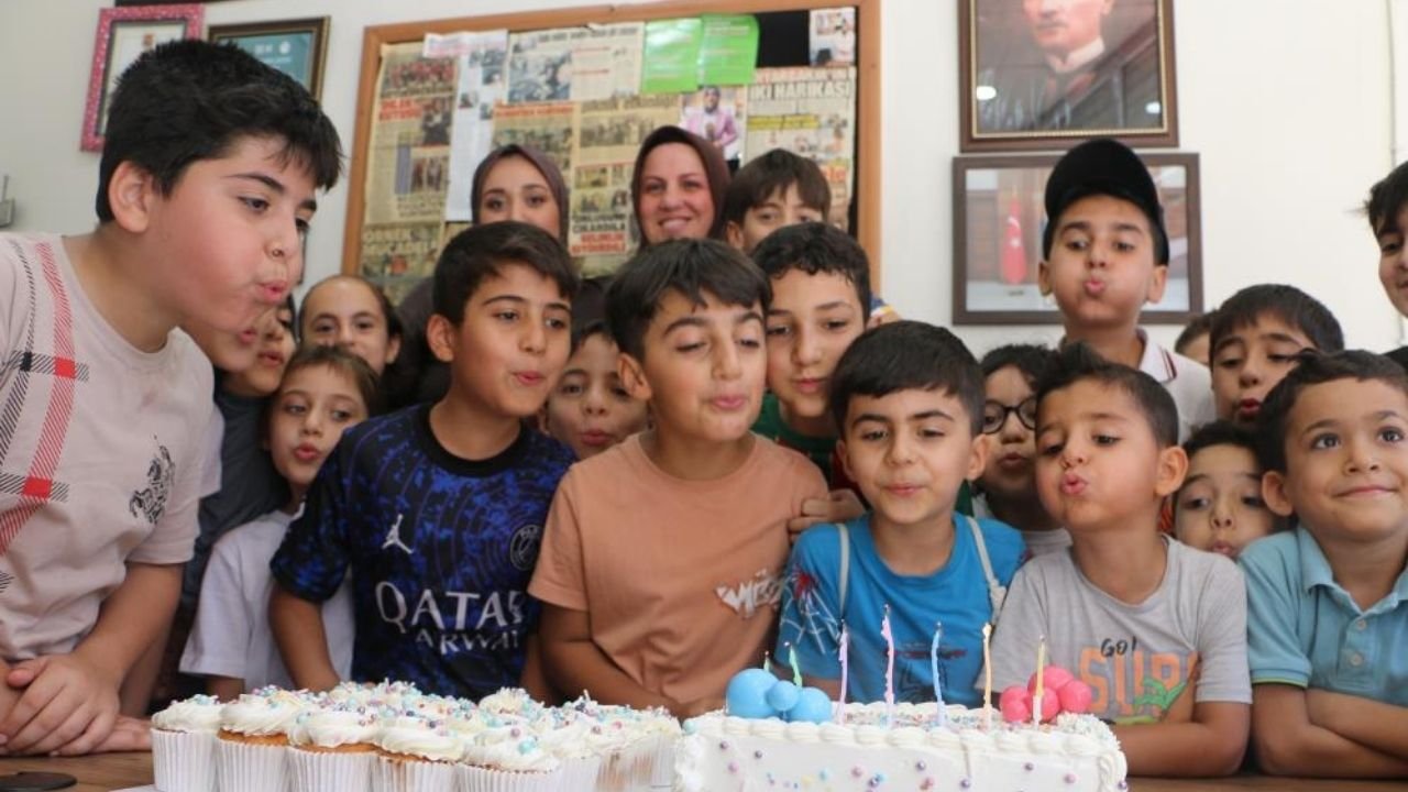 Diyarbakır'da yürek ısıtan anlar: İlk kez doğum günü kutladılar