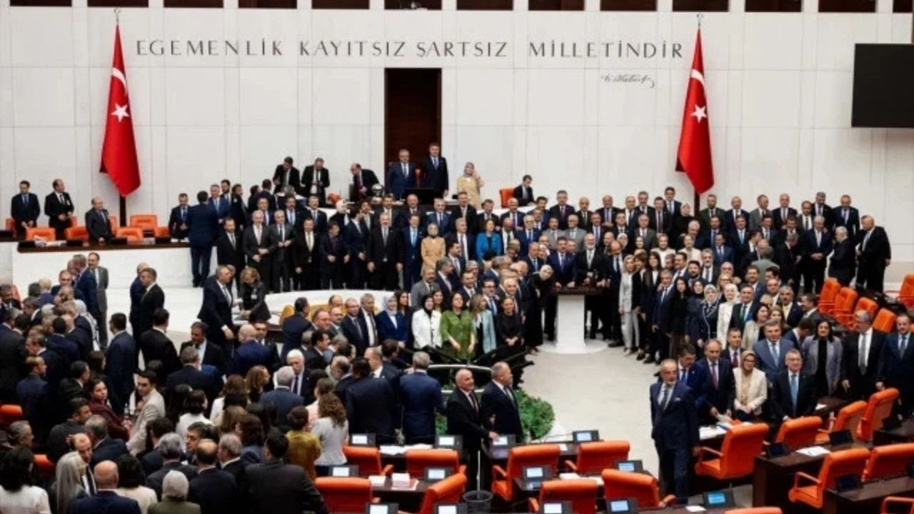 Mesut Çokur yazdı; Mutluluğun fotoğrafı çerçevelendi