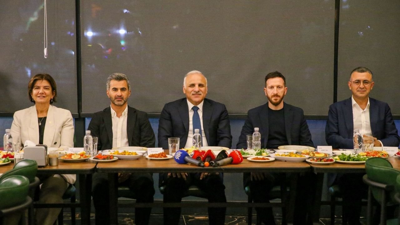 Amedspor-Erzurumspor yöneticileri yemekte buluştu